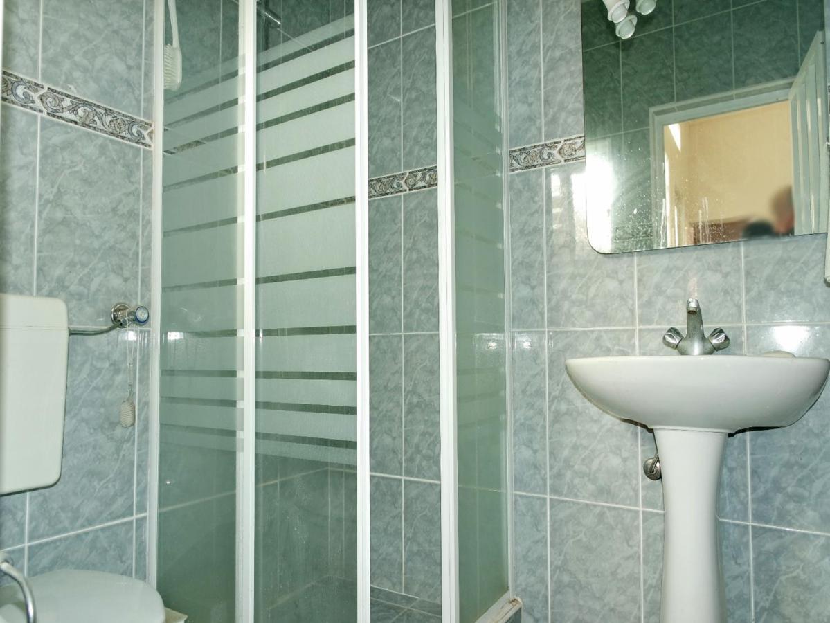C01 - Blue Door City Apartment Лагос Екстериор снимка